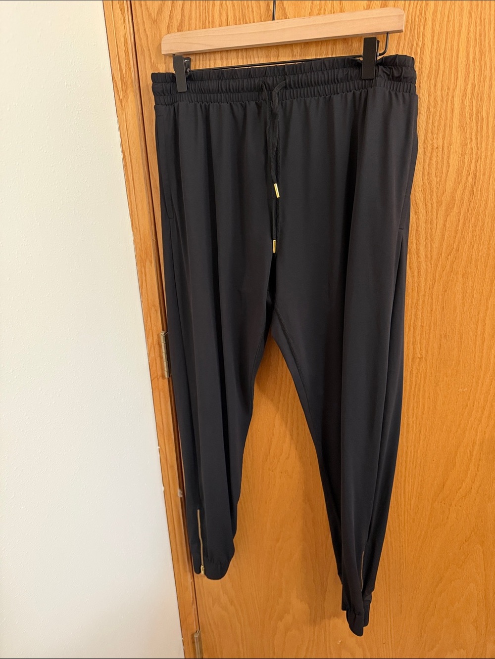 (Calling all tall ladies🤗) Women's Black Stretch Track Joggers